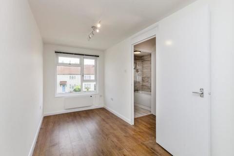 17 Mercer Place, Pinner, HA5 3UH