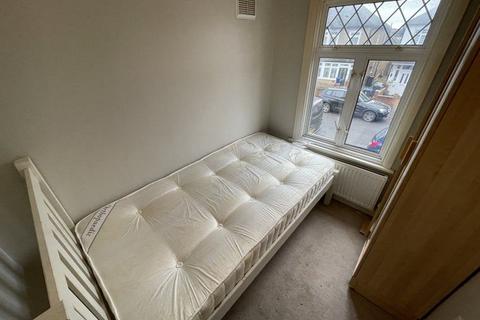 1 bedroom in a house share to rent, Westbourne Road,  Croydon, CR0