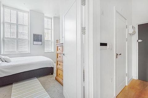 Flat 3, Bury Fields House Bury Fields, Guildford, GU2 4AD