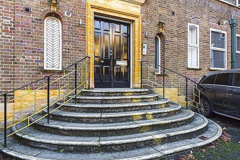 Flat 3, Bury Fields House Bury Fields, Guildford, GU2 4AD