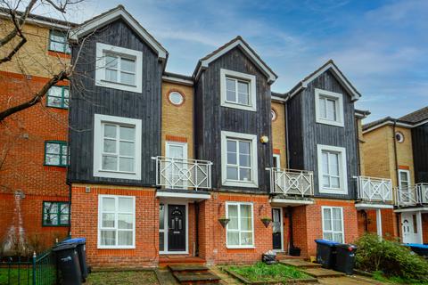 17 Thorneycroft Drive, Enfield, EN3 6WL