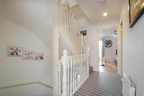 17 Thorneycroft Drive, Enfield, EN3 6WL