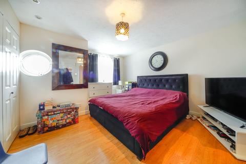 17 Thorneycroft Drive, Enfield, EN3 6WL