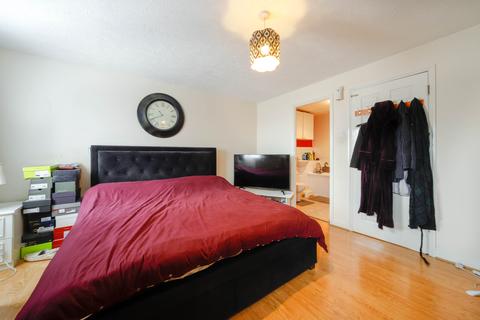 17 Thorneycroft Drive, Enfield, EN3 6WL