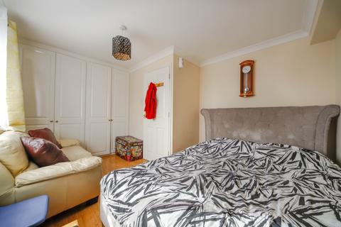 17 Thorneycroft Drive, Enfield, EN3 6WL
