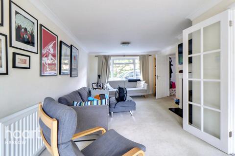 4 bedroom semi-detached house to rent, Dunmow Road, Bishop's stortford