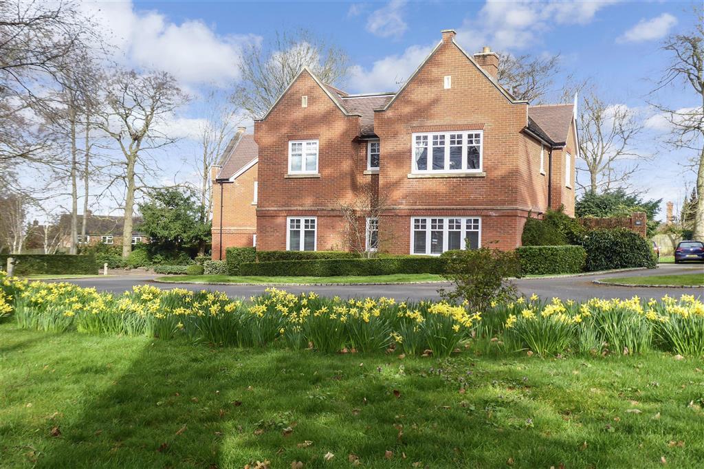 Downs Drive, Merrow, Guildford, Surrey 2 bed apartment £164,000