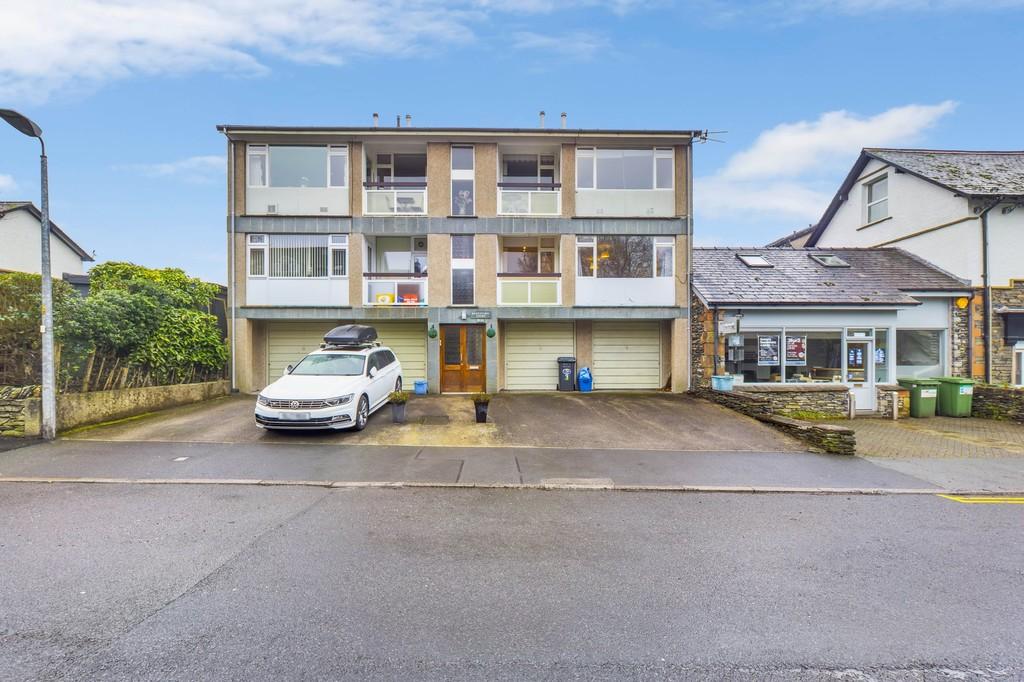 3 Beresford Court, Beresford Road... 2 bed apartment £200,000