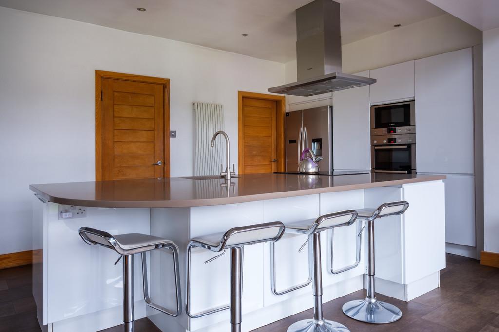 Island unit with breakfast bar