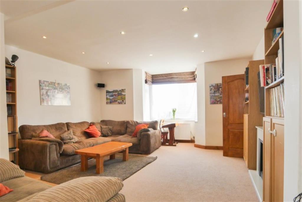 Halliday Street, Pudsey 5 bed end of terrace house £290,000