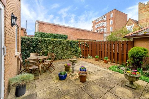 1 Woodlawn Close, London, SW15 2RE