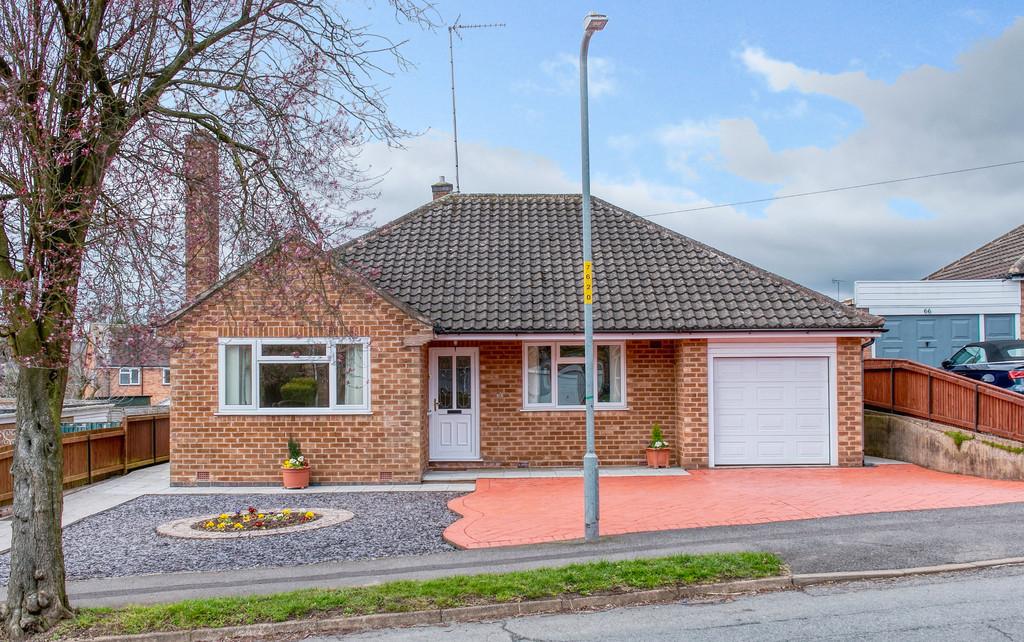 Mason Road, Headless Cross, Redditch, B97 5DU 2 bed detached bungalow