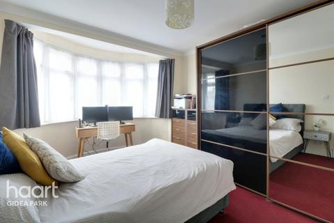 153 Stanley Avenue, Romford, RM2 5DB