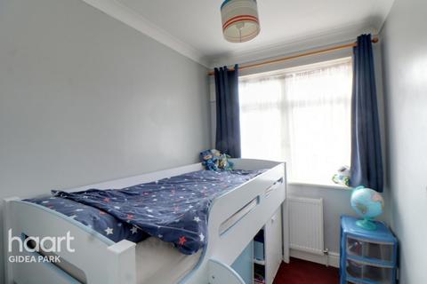 153 Stanley Avenue, Romford, RM2 5DB