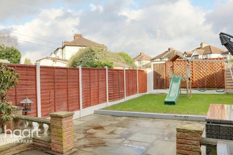 153 Stanley Avenue, Romford, RM2 5DB