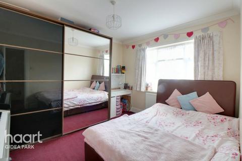 153 Stanley Avenue, Romford, RM2 5DB