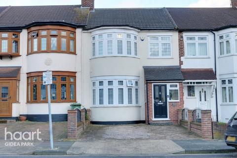 153 Stanley Avenue, Romford, RM2 5DB