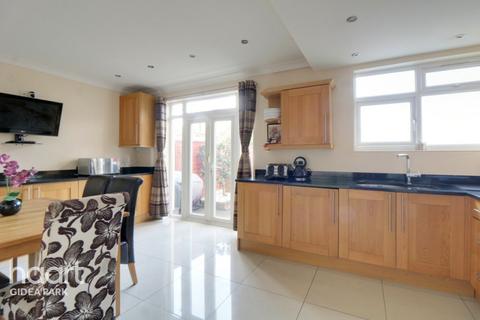 153 Stanley Avenue, Romford, RM2 5DB
