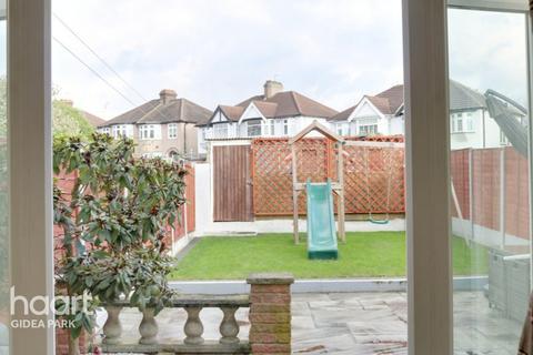 153 Stanley Avenue, Romford, RM2 5DB
