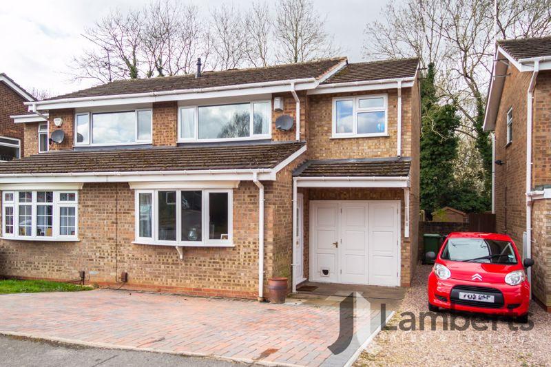 Donnington Close, Church Hill, Redditch 4 bed semidetached house £