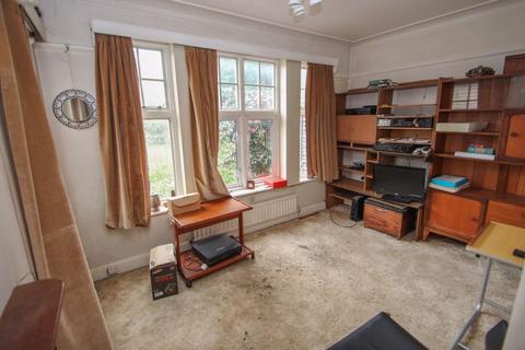 1 Pound Close, Long Ditton, Surbiton, KT6 5JW