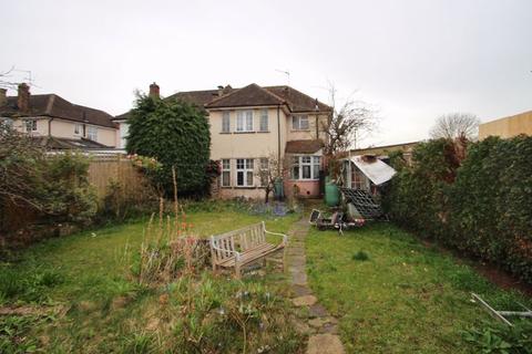 1 Pound Close, Long Ditton, Surbiton, KT6 5JW