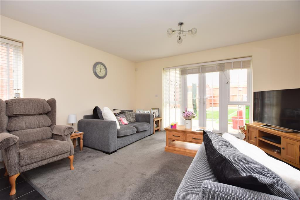 Lounge/Dining Area