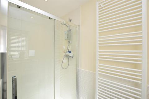 94 Beeches Way, Faygate, Horsham, RH12 0AD