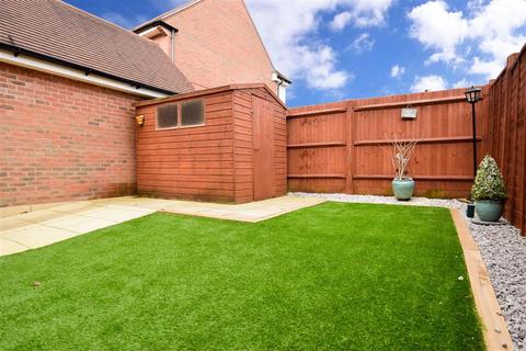 94 Beeches Way, Faygate, Horsham, RH12 0AD