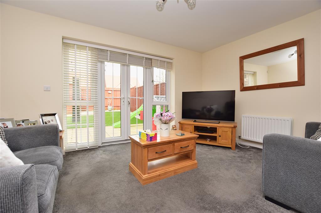 Lounge/Dining Area
