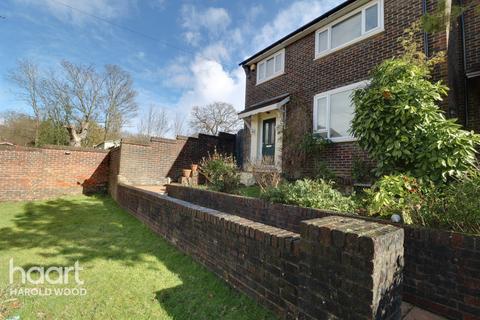 35 Priory Grove, Romford, RM3 9AS
