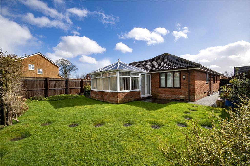 Barnfield Close, Oswestry, Shropshire, SY11 3 bed bungalow £299,950