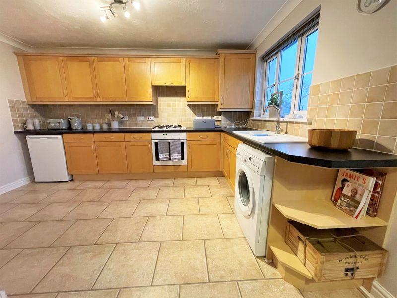 Kitchen / Dining...