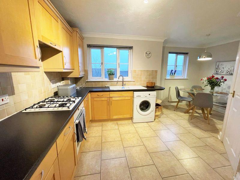 Kitchen / Dining...