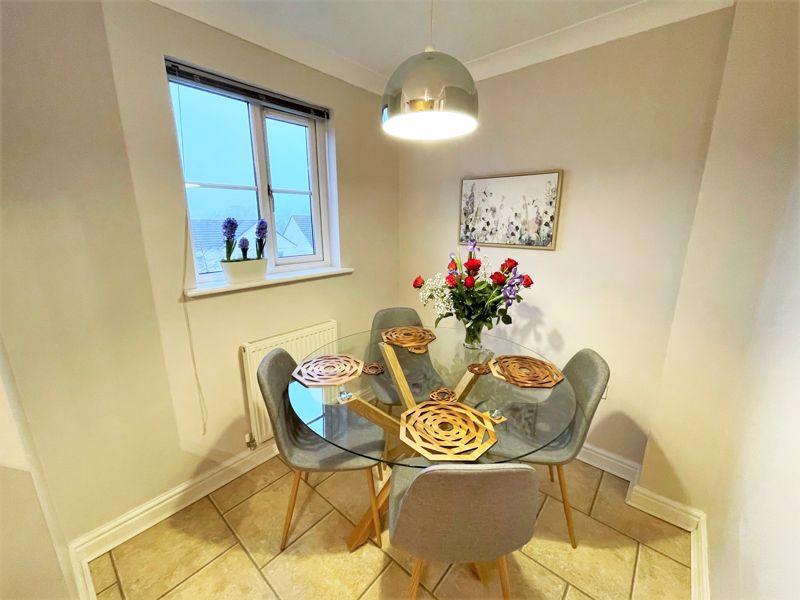 Kitchen / Dining...