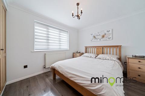 9 Firbank Close, Enfield, EN2 7ER