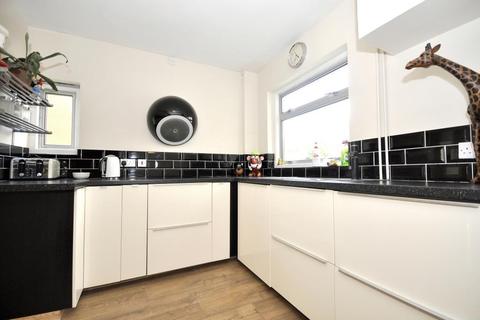 12 Springfield Close, Trowbridge, BA14 8TB