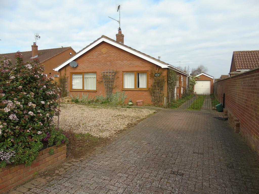 Mountbatten Road, Dersingham, King's Lynn 3 bed detached bungalow £