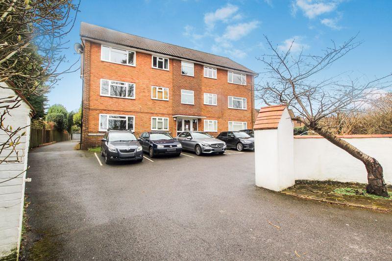 NINEHAMS ROAD, CATERHAM ON THE HILL 2 bed apartment £229,950