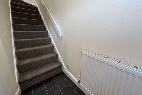 2 bedroom townhouse to rent, Falcon Road, Stoke-On-Trent