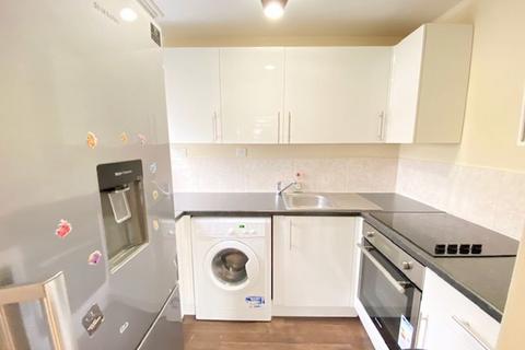 2 bedroom apartment to rent, Lacey Close ,Edmonton London N9