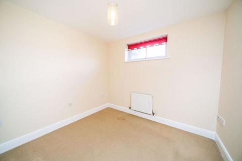 2 bedroom apartment to rent, Lacey Close ,Edmonton London N9