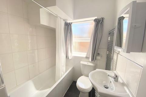 2 bedroom apartment to rent, Lacey Close ,Edmonton London N9