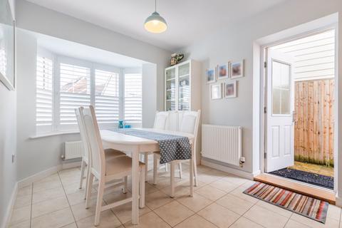 31 Metcalfe Avenue, Carshalton, SM5 4AW