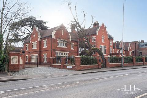 6 Convent Close, Upminster, RM14 2FA