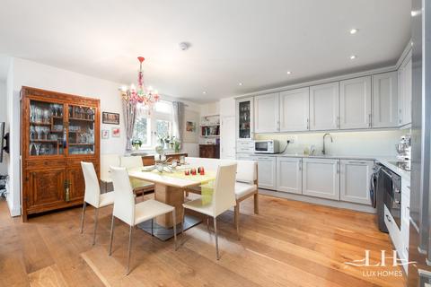 6 Convent Close, Upminster, RM14 2FA