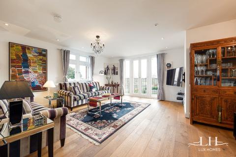 6 Convent Close, Upminster, RM14 2FA