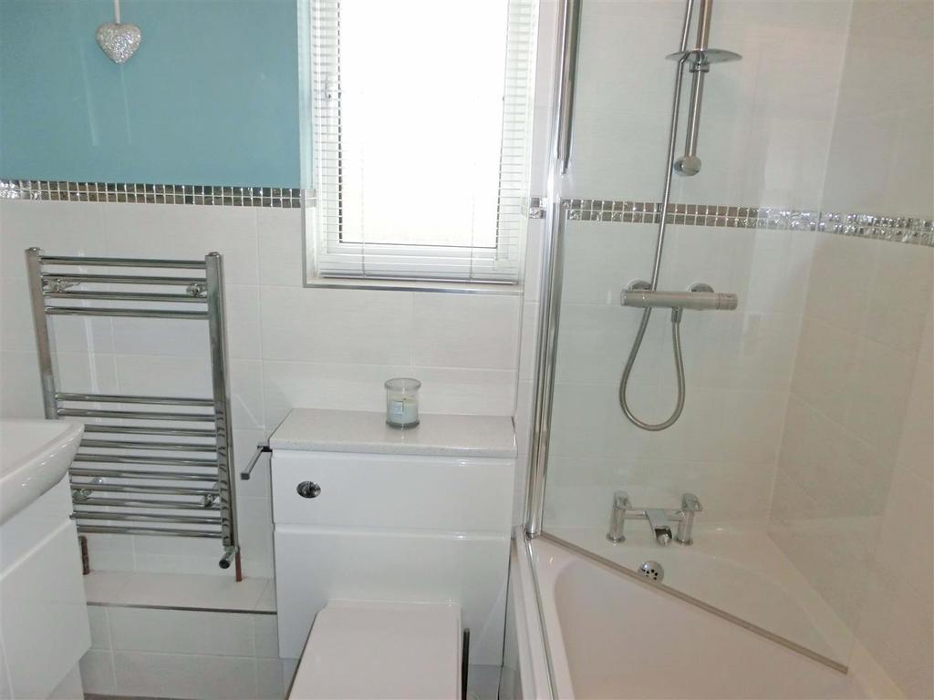Alcester Road 483 bathroom.jpg