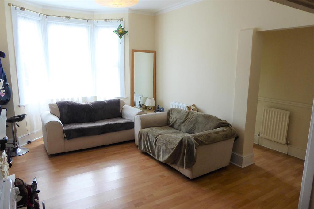 Martindale Road, Hounslow 3 bed terraced house £1,450 pcm (£335 pw)