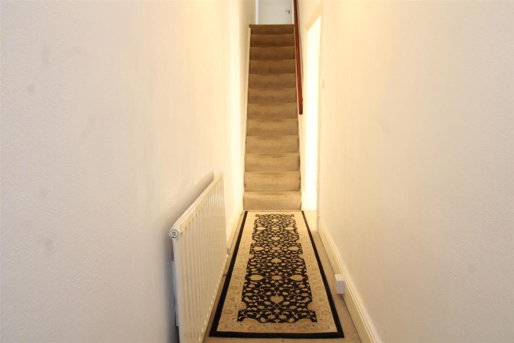 King Edwards Drive, Bilton Harrogate 3 bed terraced house £775 pcm (£